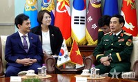 General Phan Van Giang trifft den südkoreanischen Verteidigungsminister