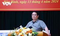 Pham Minh Chinh en réunion avec les dirigeants de la province de Hoa Binh