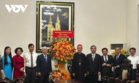 Le président du Front de la Patrie du Vietnam présente ses vœux de Noël à Hô Chi Minh-Ville