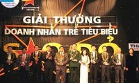 10 doanh nhân trẻ được nhận giải thưởng Sao Đỏ 2011