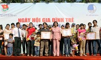 Ngày hội gia đình trẻ và tuyên dương gia đình trẻ tiêu biểu 2013