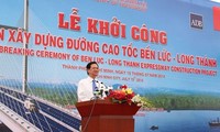 Thủ tướng Nguyễn Tấn Dũng dự lễ khởi công dự án đường cao tốc Bến Lức - Long Thành