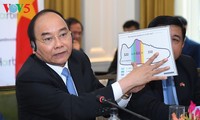 PM Vietnam Nguyen Xuan Phuc menghadiri simposium meja bundar tentang kerjasama investasi AS-Vietnam