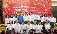 Kepala Departemen Komunikasi dan Pendidikan KS PKV, Vo Van Thuong, mengunjungi dan mengucapkan selamat Hari Raya Tet di Kota Ho Chi Minh