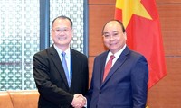 PM Vietnam, Nguyen Xuan Phuc menerima Direktur Grup Sunwah, Hongkong (Tiongkok)