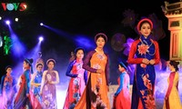 Pagelaran busana Ao Dai diadakan dalam rangka Festival Hue 2018