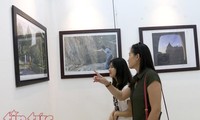 Pameran foto sehubungan dengan peringatan ultah ke-100 Hari Nasional Azerbaijan