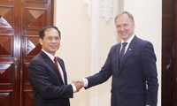 Konsultasi politik Viet Nam-Latvia