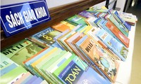 Memperhebat pelaksanaan pembaruan program dan buku-buku ajar untuk pendidikan menengah