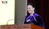 Ketua MN Vietnam, Nguyen Thi Kim Ngan menghadiri acara peringatan Hari Guru Vietnam di Akademi Keuangan