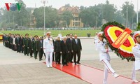 Memperingati HUT ke-89 Hari Berdirinya Partai Komunis Vietnam: Pimpinan Partai Komunis dan Negara berziarah ke Mousolium Presiden Ho Chi Minh