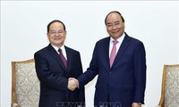 PM Vietnam, Nguyen Xuan Phuc menerima Sekretaris Komite Partai Zona Otonomi Zhoang, Guang Xi, Tiongkok