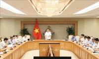 Deputi PM Vietnam, Vuong Dinh Hue memimpin sidang Badan Pengarahan Pusat melaksanakan berbagai program target nasional