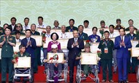 Acara bertemu dan memuji para prajurit penyandang disabilitas tipikal seluruh Vietnam tahun 2019