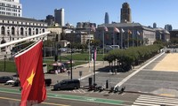 Konsulat Jenderal Vietnam di Kota San Francisco mengadakan upacara bendera untuk memperingati HUT ke-74 Hari Nasional Vietnam