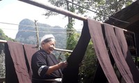 Busana tradisional dari warga etnis minoritas Nung