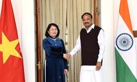 Wapres Dang Thi Ngoc Thinh melakukan pembicaraan dengan Wapres India