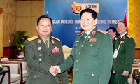 Menhan Ngo Xuan Lich melakukan pertemuan bilateral dengan Menhan Laos dan Australia 