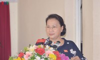 Ketua MN Vietnam, Nguyen Thi Kim Ngan melakukan kontak dengan para pemilih di Distrik Cai Rang, Kota Can Tho