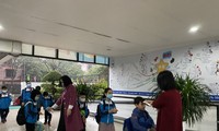 Para Pejalar di Seluruh Vietnam Kembali ke Sekolah di Tengah Pencegahan dan Penanggulangan Wabah Covid-19 Diketat