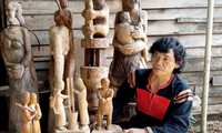 Artisan  Y Thai E Ban – Orang yang Tetap Menjaga Sukma Patung Kayu di Ea Tu, Kota Buon Ma Thuot, Provinsi Dak Lak”