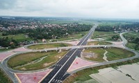 Mempercepat Laju Pembangunan Berbagai Bangunan Perhubungan Titik Berat