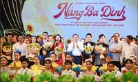 Ketua MN Vietnam, Tran Thanh Man Hadiri Program Kesenian Khusus “Nang Ba Dinh”