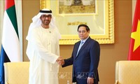 PM Pham Minh Chinh Imbau Grup-Grup Besar Uni Emirat Arab supaya Memperkuat Investasi ke Vietnam