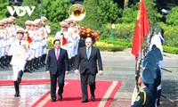 PM Pham Minh Chinh Memimpin Upacara Penyambutan kepada PM Federasi Rusia yang Melakukan Kunjungan Resmi di Vietnam