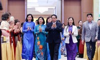 PM Pham Minh Chinh: Vietnam Selalu Dengan Khusus Memperhatikan Perkembangan Perempuan dan Pekerjaan Perempuan