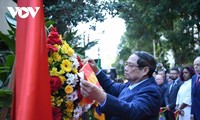 PM Pham Minh Chinh Meletakkan Karangan Bunga di Monumen Peringatan  Presiden Ho Chi Minh di Rio de Janeiro