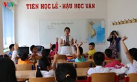 Manuels scolaires offerts aux Vietkieu en République Tchèque