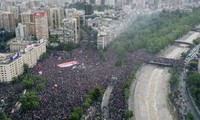 Chili: manifestation monstre à Santiago, le gouvernement sous pression