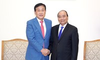 Nguyên Xuân Phuc rencontre le président du groupe Hana 