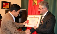 Awarding insignias to Czech officials