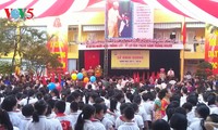 Millions of Vietnamese students ring in new school year 