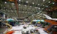 Boeing suspends load test for new 777X aircraft