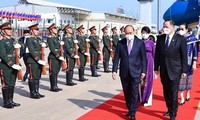 President Nguyen Xuan Phuc arrives in Vientiane, beginning Laos visit