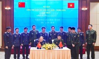 Vietnamese, Chinese coast guards boost cooperation in maritime law enforcement