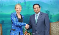 PM urges Amazon to expand operations in Vietnam