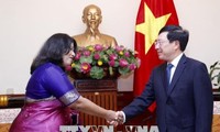 Deputi PM, Menlu Vietnam, Pham Binh Minh menerima Dubes Bangladesh, Samina Naz