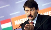 Sekjen Nguyen Phu Trong melakukan pertemuan dengan  Presiden Hungaria, Janos Ader