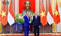 Presiden Vietnam, Tran Dai Quang dan Istri mengadakan resepsi yang khidmat untuk Presiden Republik Indonesia dan Istri