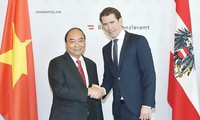 Membawa hubungan Vietnam-Austria berkembang  intensif dan ekstensif  lebih lanjut lagi