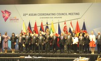 Deputi PM Pemerintah, Menlu Vietnam, Pham Binh Minh menghadiri konferensi-konferensi APSC dan ACC