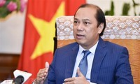 Deputi Menlu Nguyen Quoc Dung menjawab interviu tentang hasil KTT ASEAN ke-34