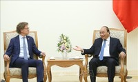 PM Nguyen Xuan Phuc menerima Dubes Swedia