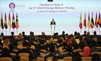 Para Menlu ASEAN membahas masalah-masalah regional