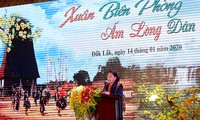 Ketua MN Nguyen Thi Kim Ngan Menghadiri Program “Musim Semi Perbatasan Yang Menghangatkan Hati Warga Perdukuhan”