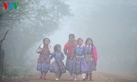 Frühling der Kinder in der Bergregion